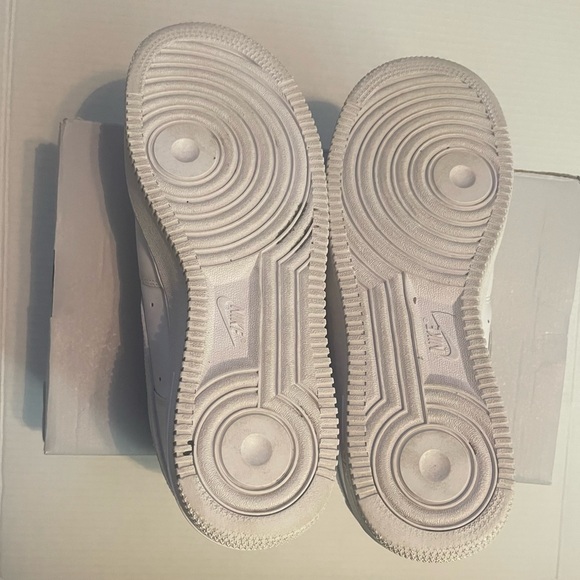 Nike Air Force 1 Men’s White Sneakers - Picture 4 of 9